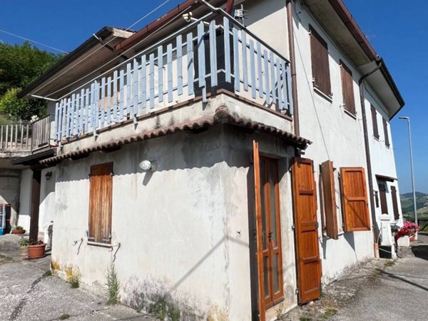 casa indipendente in vendita a Pergola