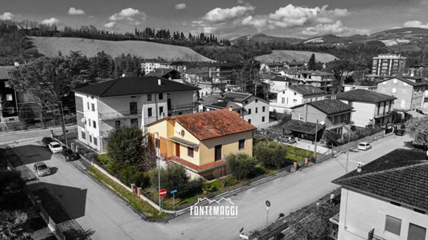 casa indipendente in vendita a Pergola