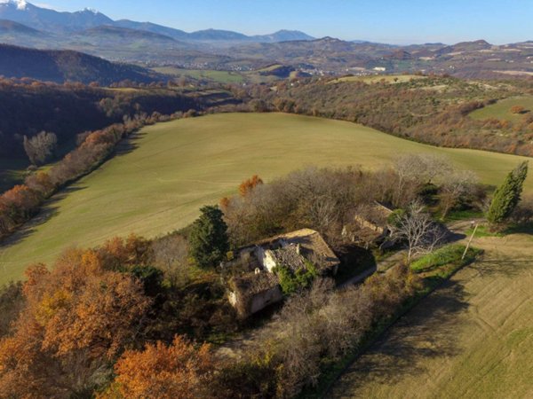 casale in vendita a Pergola