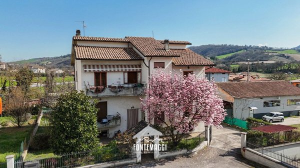 casa indipendente in vendita a Pergola