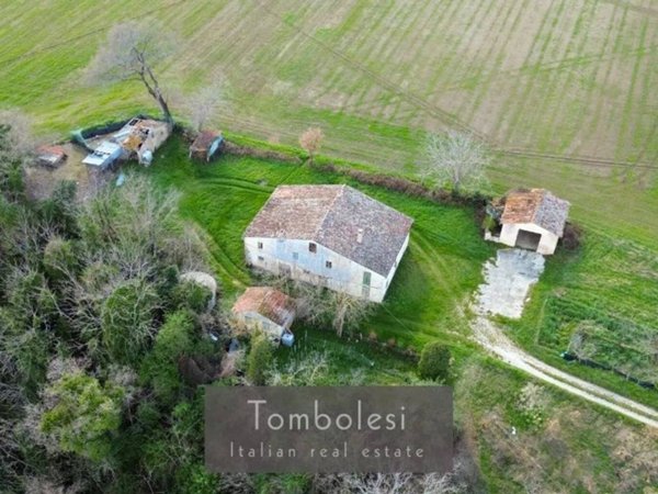 casa indipendente in vendita a Pergola