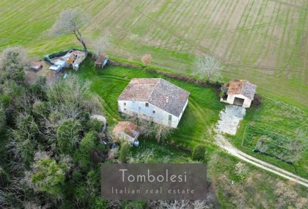 casa indipendente in vendita a Pergola