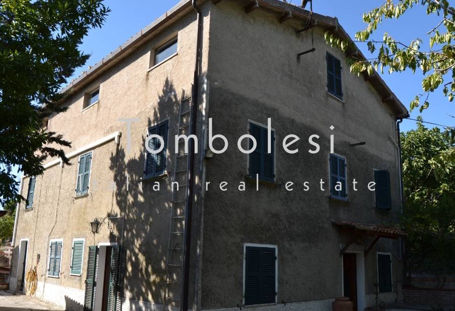 casa indipendente in vendita a Pergola