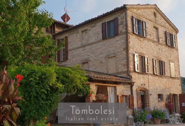 casa indipendente in vendita a Pergola