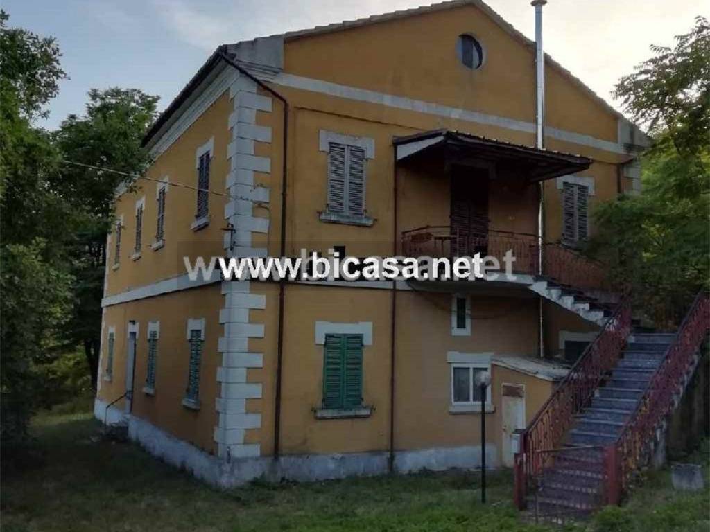 casa indipendente in vendita a Pergola in zona Montaiate