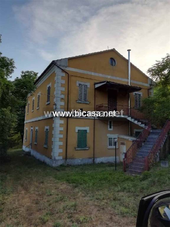 casa indipendente in vendita a Pergola in zona Montaiate
