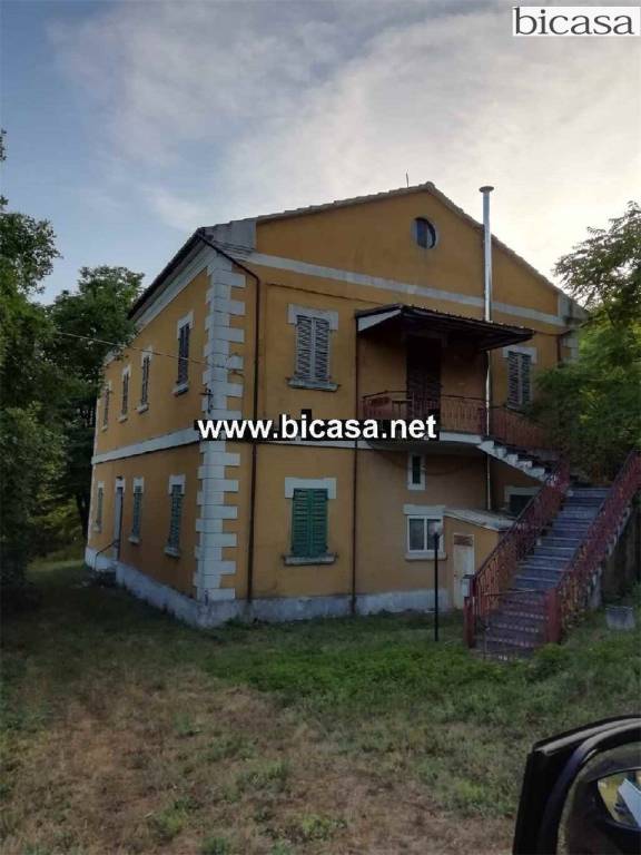 casa indipendente in vendita a Pergola in zona Montaiate