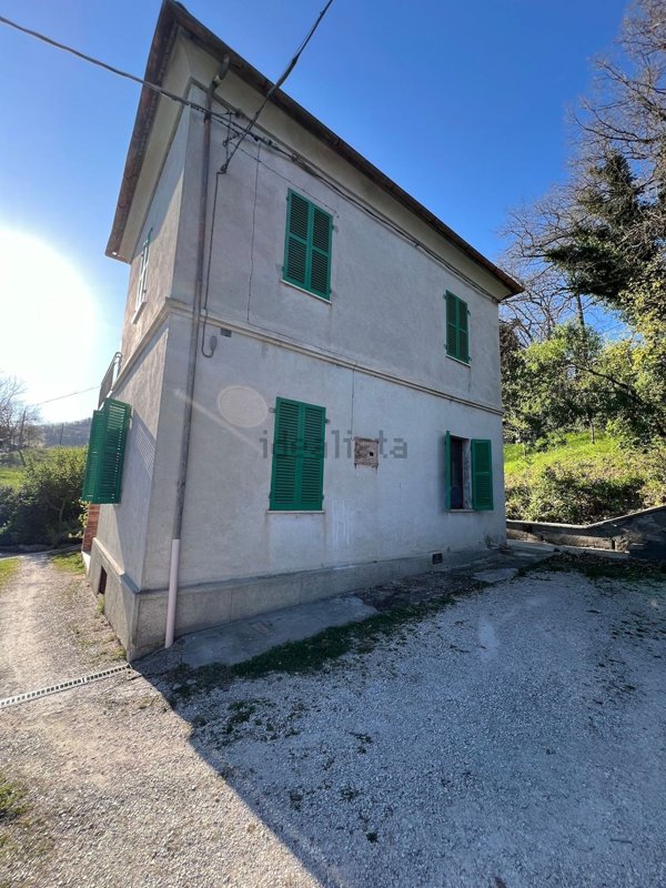 casa indipendente in vendita a Pergola