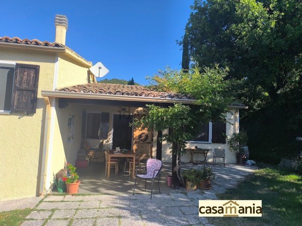 casa indipendente in vendita a Pergola