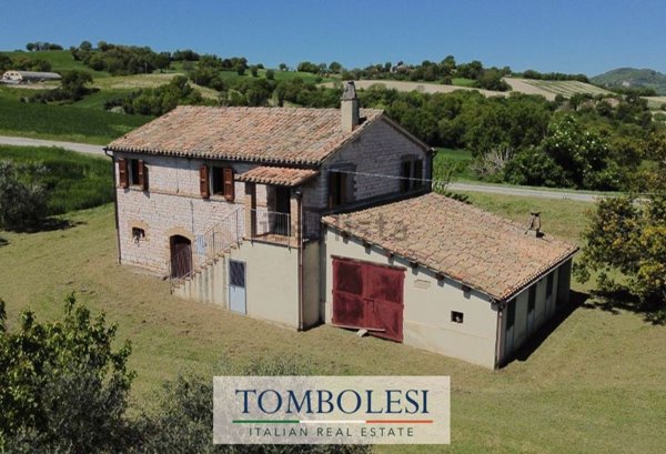 casa indipendente in vendita a Pergola