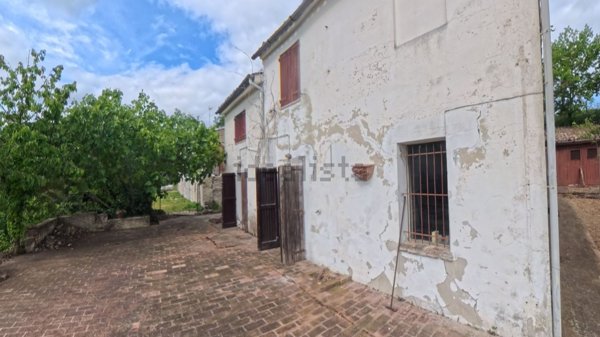 casale in vendita a Pergola in zona Montevecchio