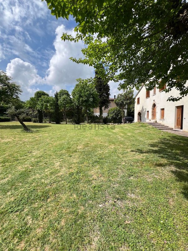 casa indipendente in vendita a Pergola