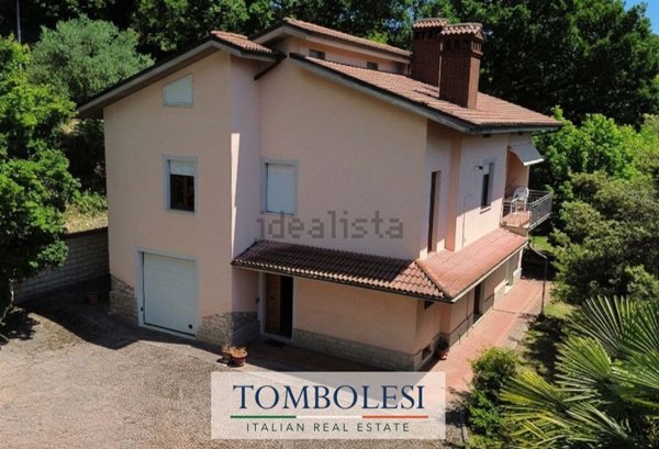 casa indipendente in vendita a Pergola