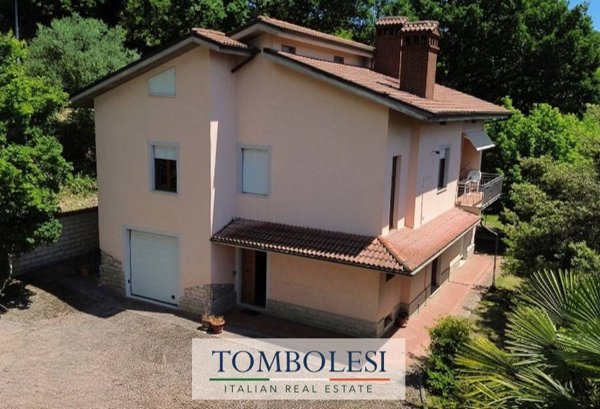 casa indipendente in vendita a Pergola