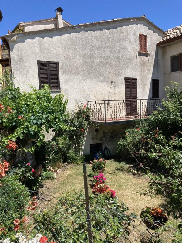 casa indipendente in vendita a Pergola in zona Montesecco