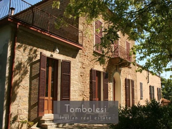 casa indipendente in vendita a Pergola