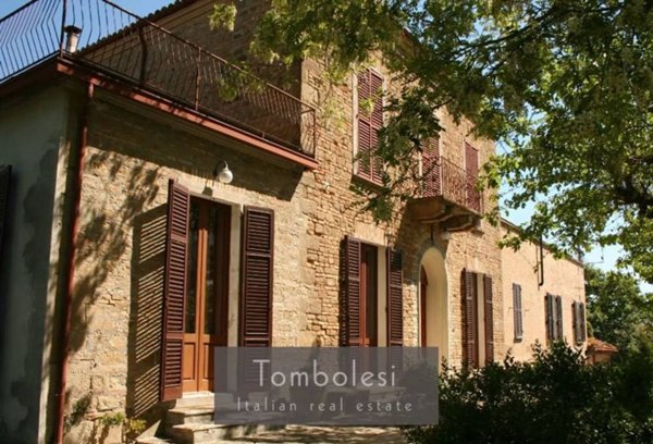 casa indipendente in vendita a Pergola