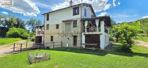 casa indipendente in vendita a Pergola