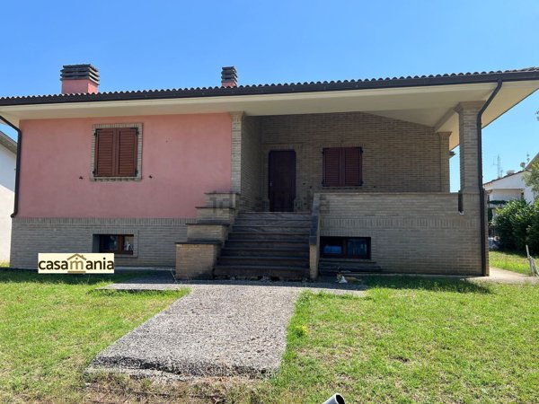 casa indipendente in vendita a Pergola
