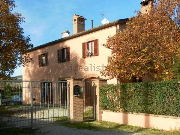 casa indipendente in vendita a Pergola