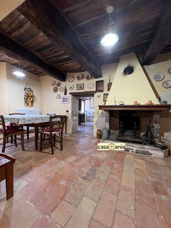 casa indipendente in vendita a Pergola in zona Monterolo