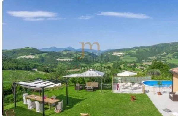 casa indipendente in vendita a Pergola