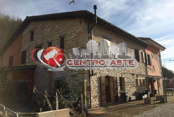 casa indipendente in vendita a Pergola