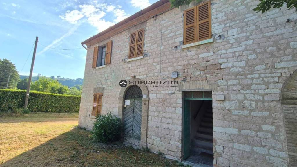 casa indipendente in vendita a Pergola in zona Cartoceto