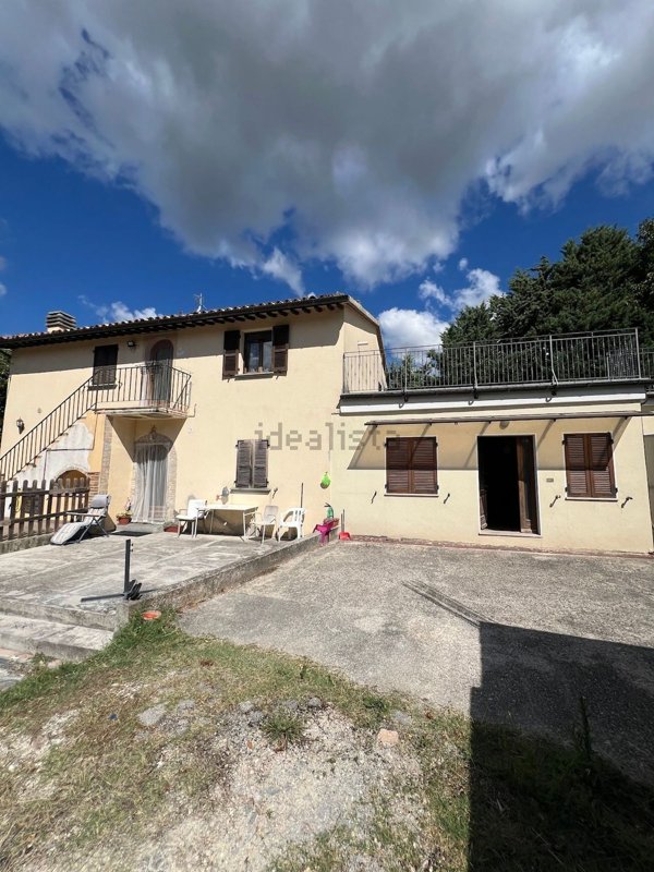 appartamento in vendita a Pergola in zona Mezzanotte