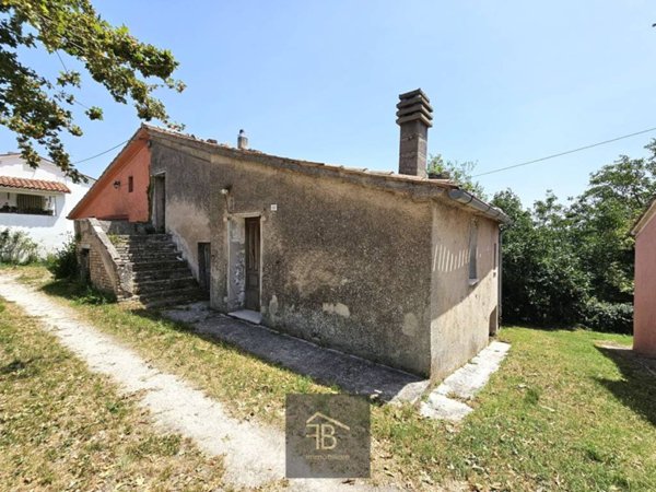 casa indipendente in vendita a Pergola in zona Fenigli