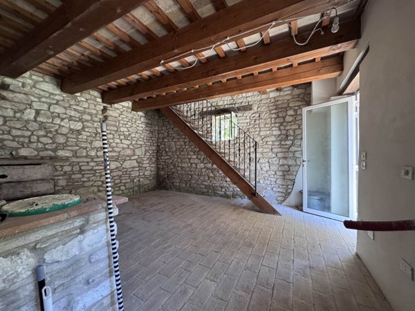 casa indipendente in vendita a Pergola in zona Cartoceto