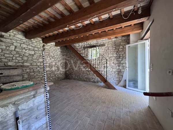 casa indipendente in vendita a Pergola in zona Cartoceto