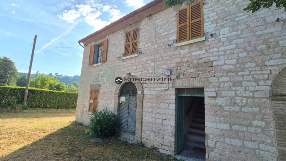 casa indipendente in vendita a Pergola in zona Cartoceto