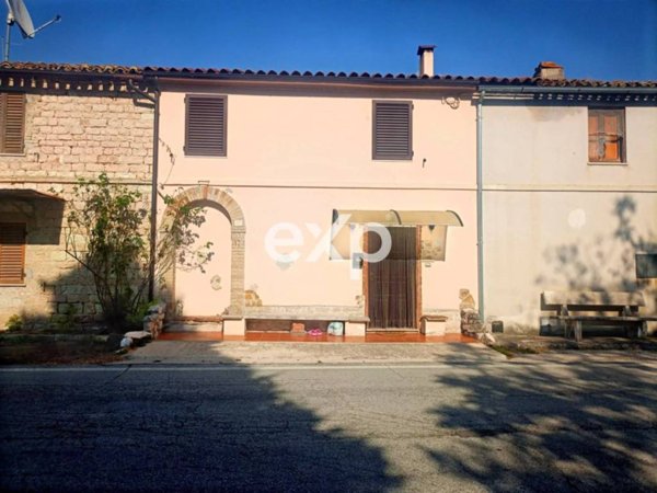 casa indipendente in vendita a Pergola in zona Cartoceto
