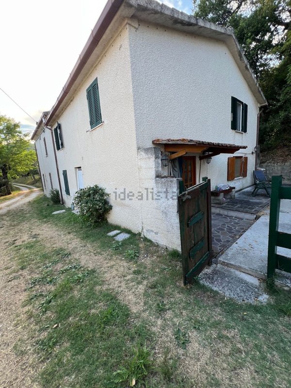 casa indipendente in vendita a Pergola