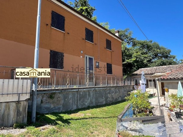 casa indipendente in vendita a Pergola in zona Bellisio Alto