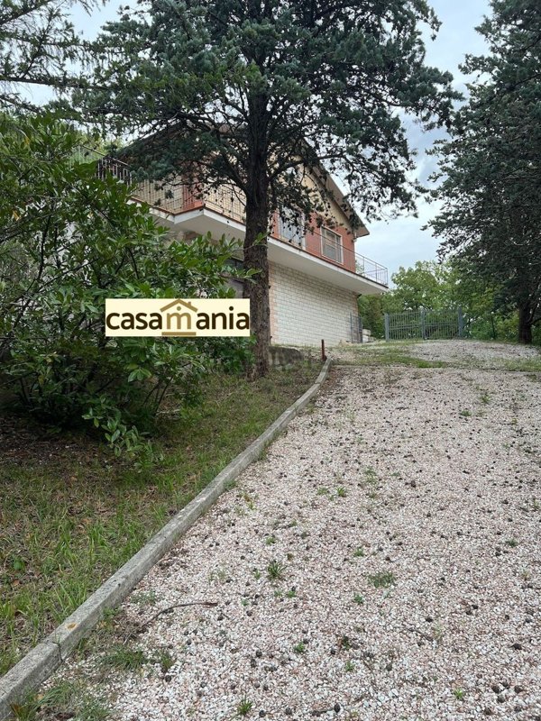 casa indipendente in vendita a Pergola