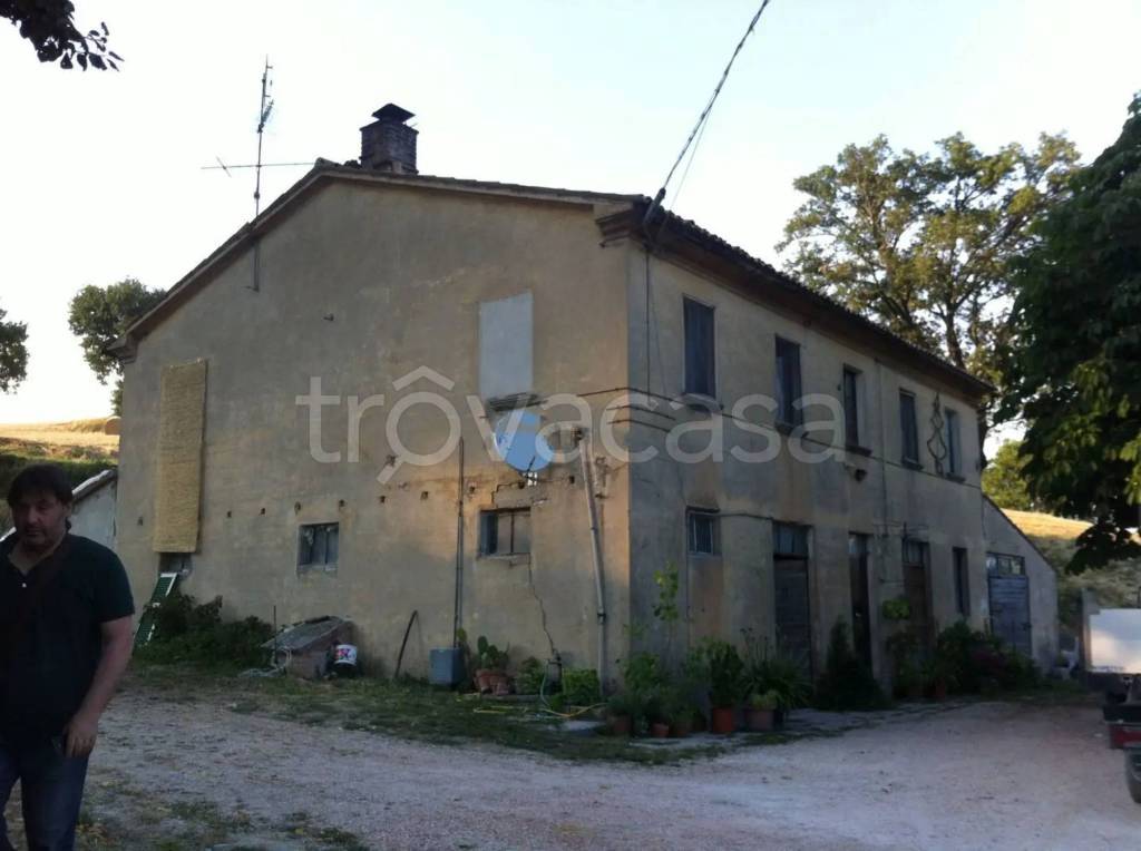 casa indipendente in vendita a Pergola