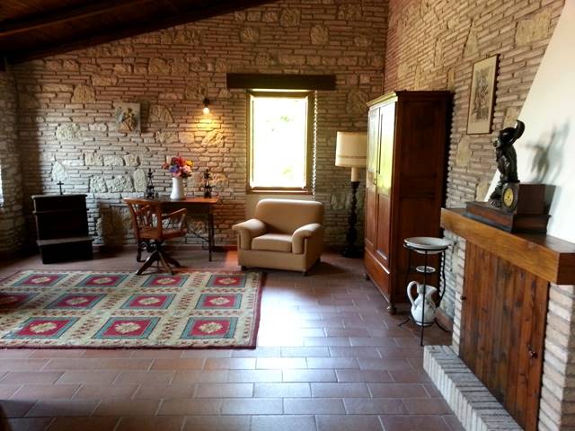 intera palazzina in vendita a Pergola in zona Bellisio Alto