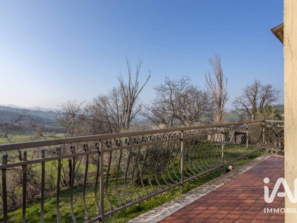 casa indipendente in vendita a Pergola