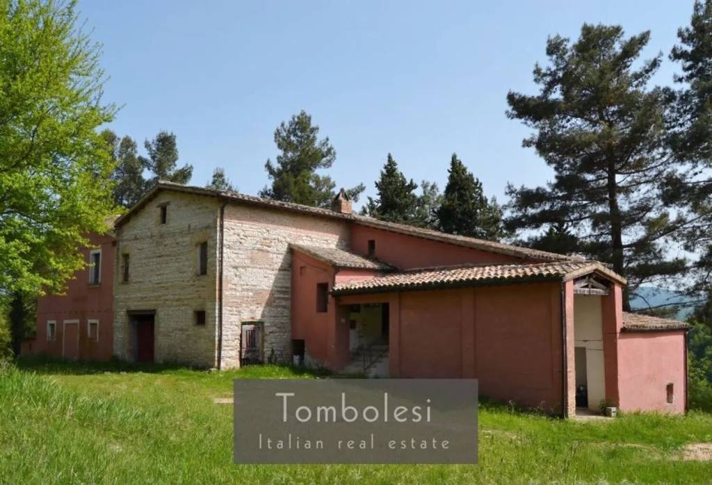 casa indipendente in vendita a Pergola