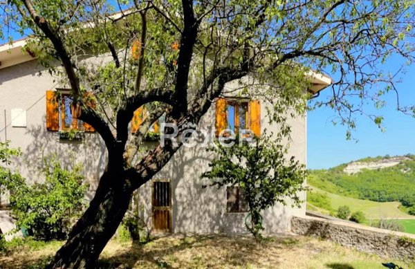 appartamento in vendita a Pergola in zona Monterolo