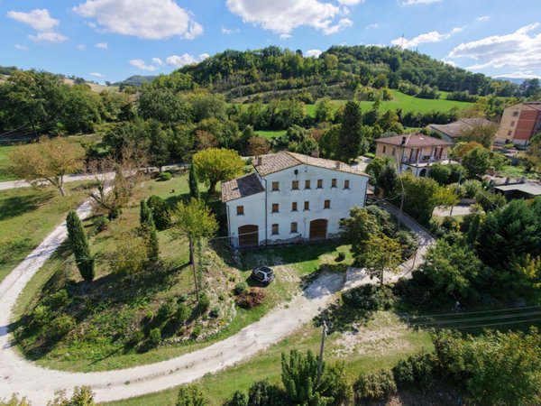 casa indipendente in vendita a Pergola in zona Bellisio Alto