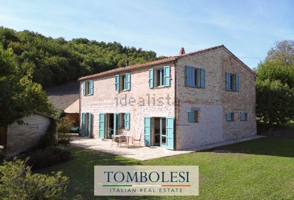 casa indipendente in vendita a Pergola in zona Bellisio Alto