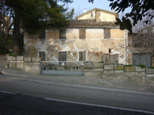 casa indipendente in vendita a Pesaro in zona Borgo Santa Maria