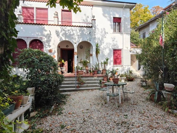 casa indipendente in vendita a Pesaro in zona Loreto