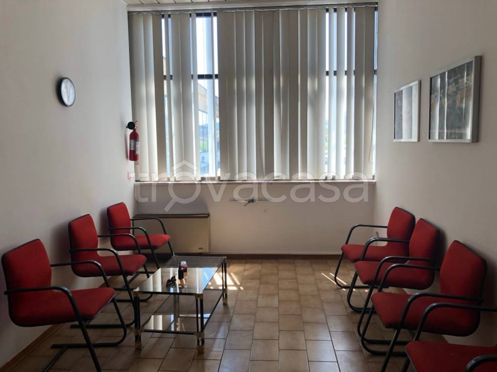 ufficio in vendita a Pesaro in zona Tre Ponti
