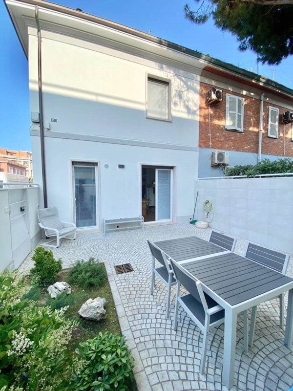 appartamento in vendita a Pesaro in zona Mare