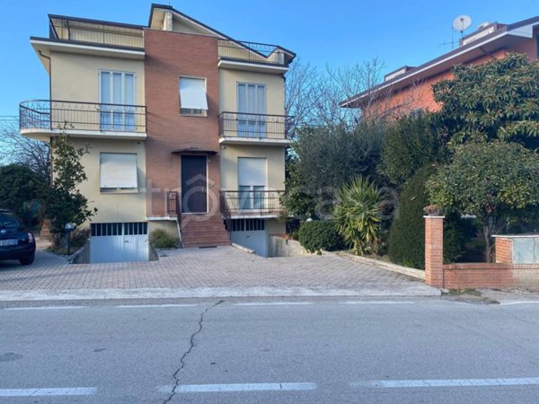 casa indipendente in vendita a Pesaro in zona Villa Ceccolini