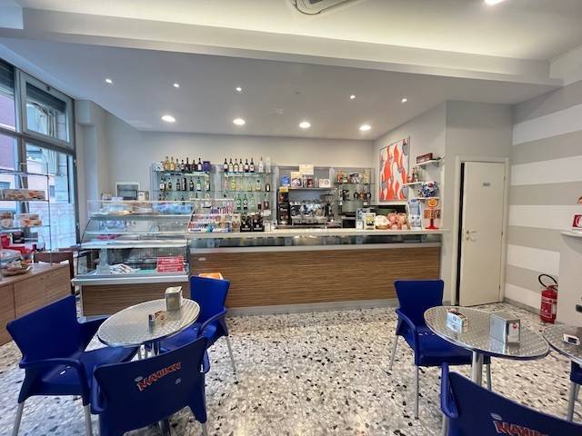 negozio in vendita a Pesaro in zona Mare